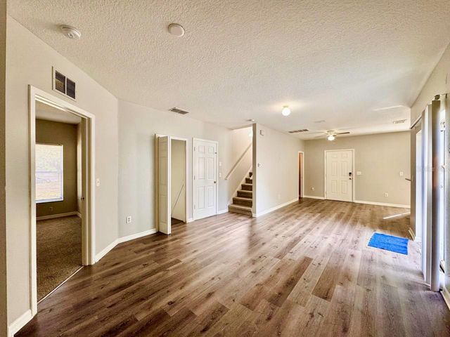 2420 E IDA STREET, Tampa, FL 33610