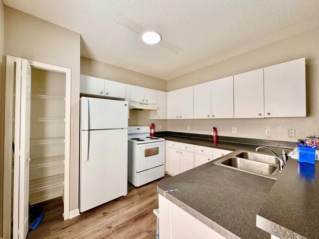 2420 E IDA STREET, Tampa, FL 33610