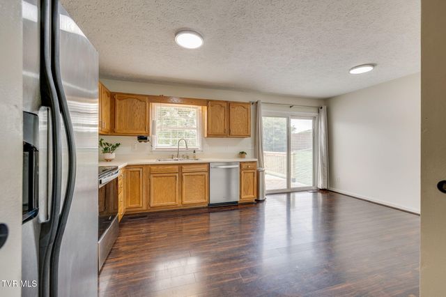 130 Valley Crest Drive, Mount Carmel, TN 37645