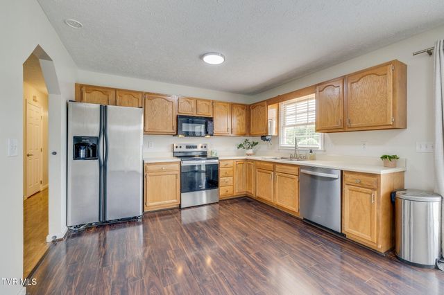 130 Valley Crest Drive, Mount Carmel, TN 37645