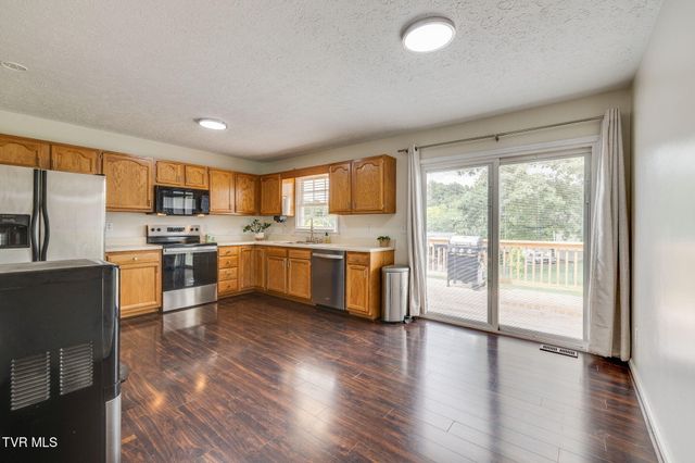 130 Valley Crest Drive, Mount Carmel, TN 37645