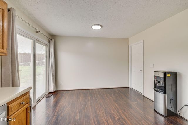 130 Valley Crest Drive, Mount Carmel, TN 37645