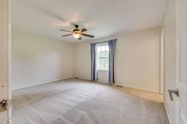 130 Valley Crest Drive, Mount Carmel, TN 37645