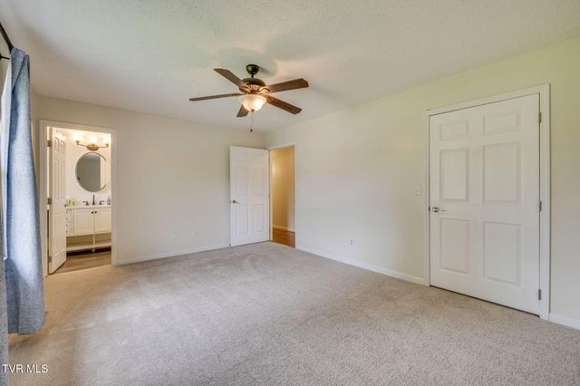 130 Valley Crest Drive, Mount Carmel, TN 37645