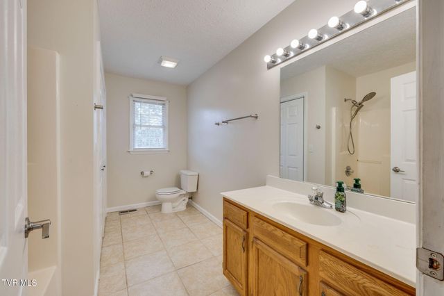 130 Valley Crest Drive, Mount Carmel, TN 37645