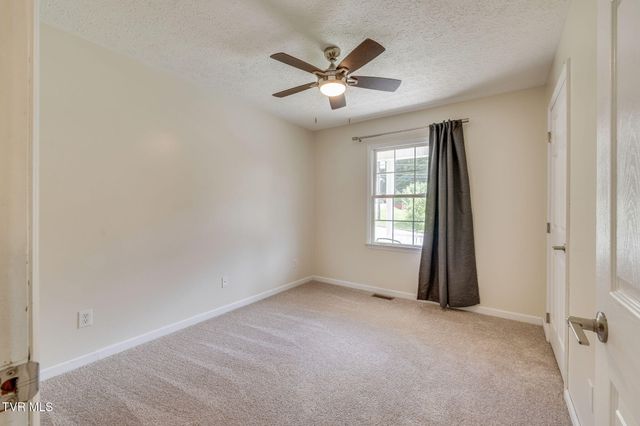 130 Valley Crest Drive, Mount Carmel, TN 37645