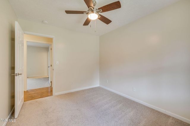 130 Valley Crest Drive, Mount Carmel, TN 37645