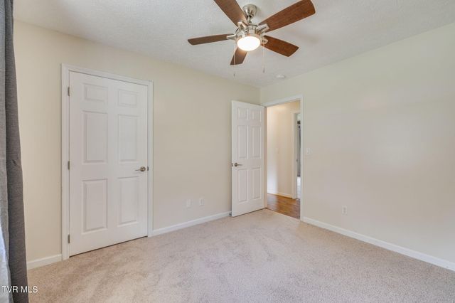 130 Valley Crest Drive, Mount Carmel, TN 37645