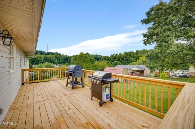130 Valley Crest Drive, Mount Carmel, TN 37645