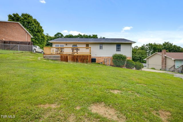 130 Valley Crest Drive, Mount Carmel, TN 37645