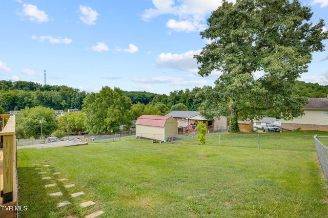 130 Valley Crest Drive, Mount Carmel, TN 37645