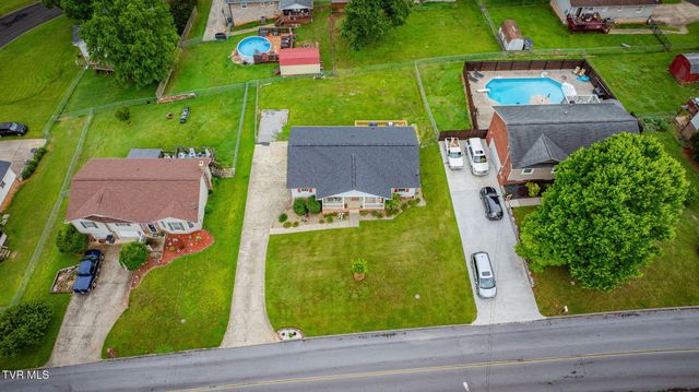 130 Valley Crest Drive, Mount Carmel, TN 37645