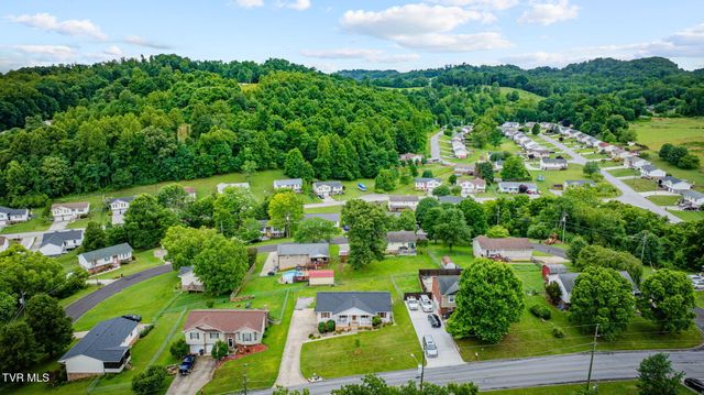 130 Valley Crest Drive, Mount Carmel, TN 37645