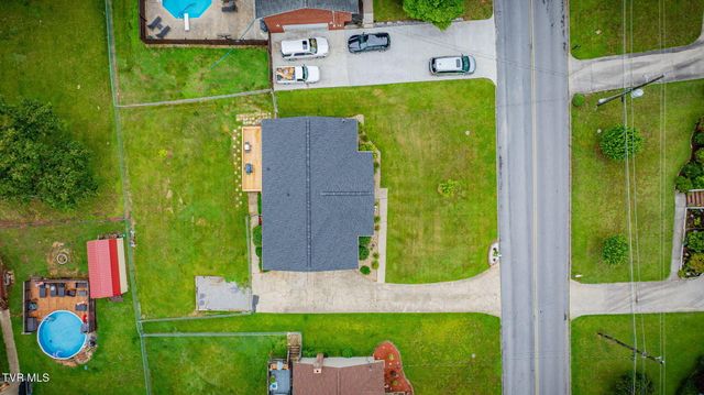 130 Valley Crest Drive, Mount Carmel, TN 37645
