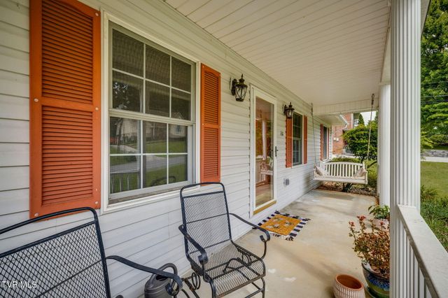 130 Valley Crest Drive, Mount Carmel, TN 37645