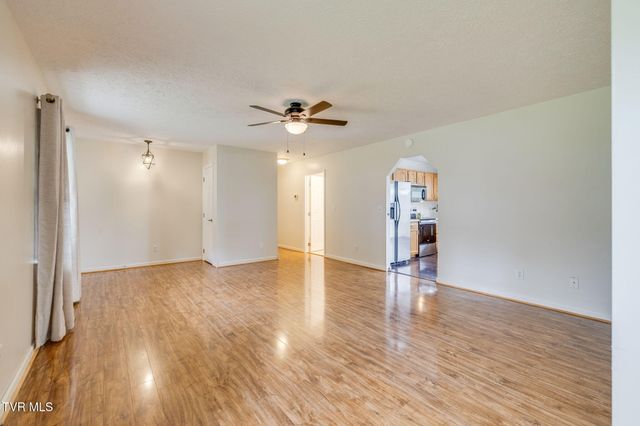 130 Valley Crest Drive, Mount Carmel, TN 37645