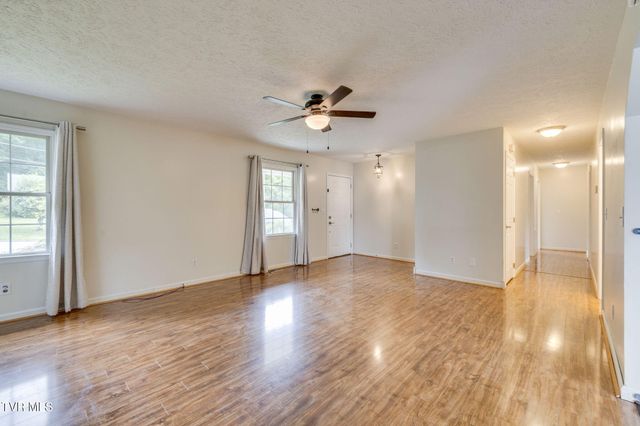130 Valley Crest Drive, Mount Carmel, TN 37645