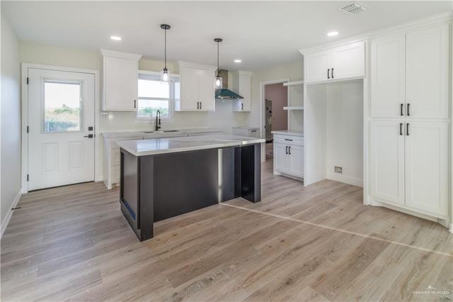 3304 Dichoso Avenue, Donna, TX 78537