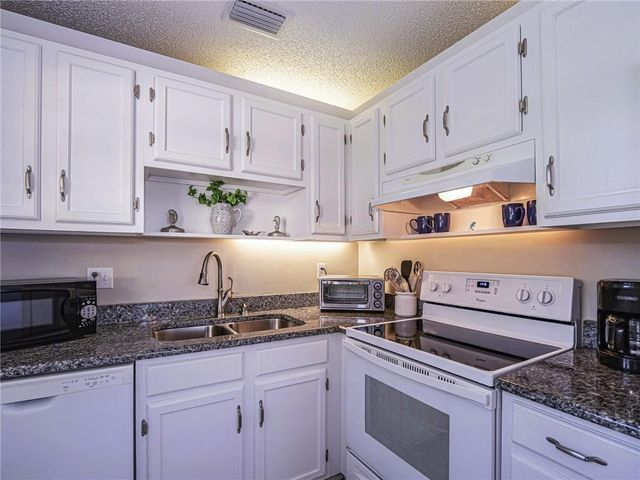 73 Royal Oak Court 103, Vero Beach, FL 32962