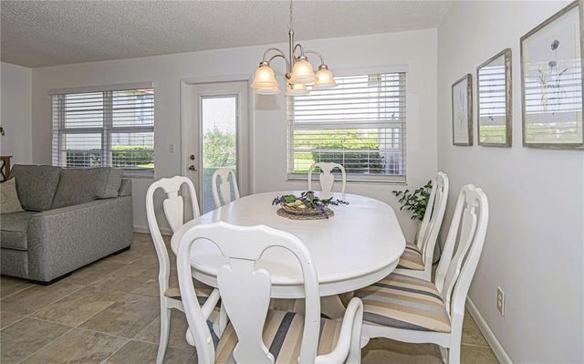 73 Royal Oak Court 103, Vero Beach, FL 32962