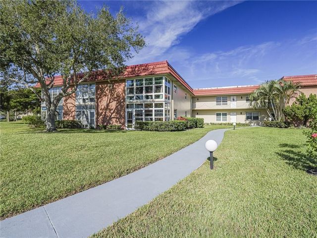 73 Royal Oak Court 103, Vero Beach, FL 32962