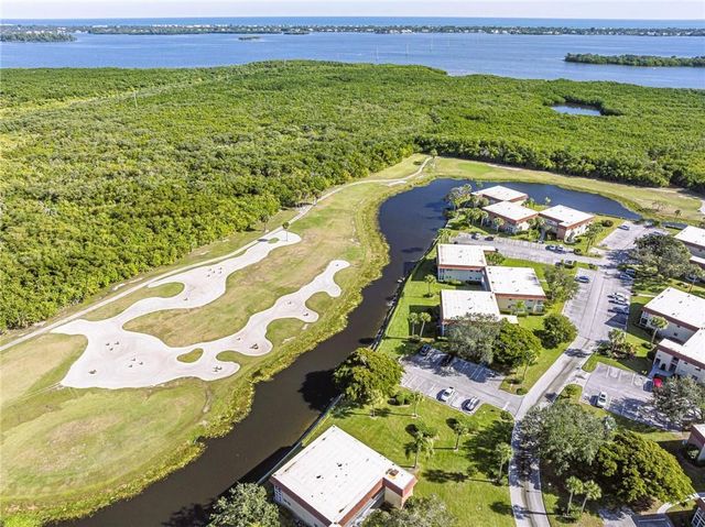 73 Royal Oak Court 103, Vero Beach, FL 32962