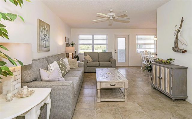 73 Royal Oak Court 103, Vero Beach, FL 32962