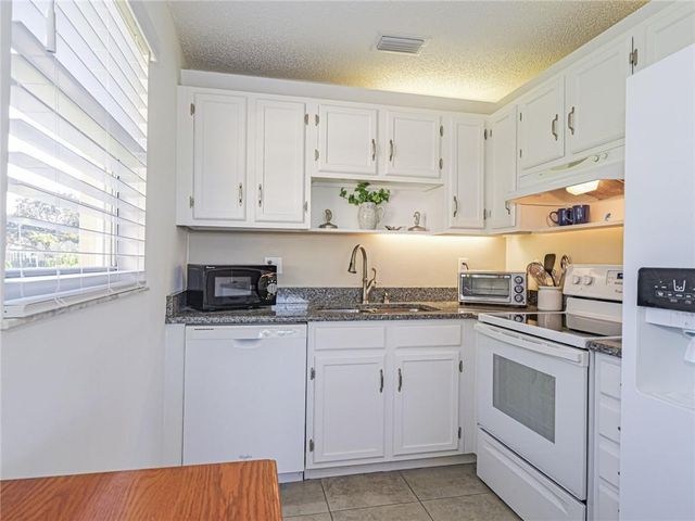 73 Royal Oak Court 103, Vero Beach, FL 32962