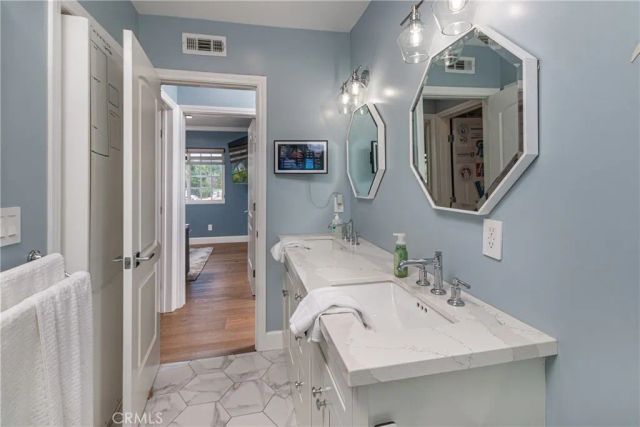 1622 W Oak, Burbank, CA 91506