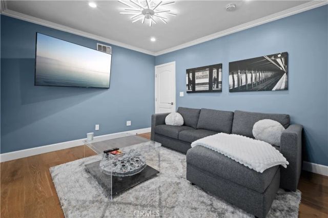 1622 W Oak, Burbank, CA 91506