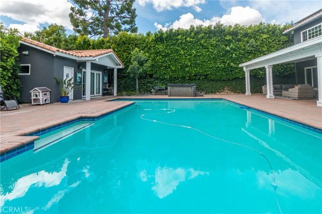 1622 W Oak, Burbank, CA 91506