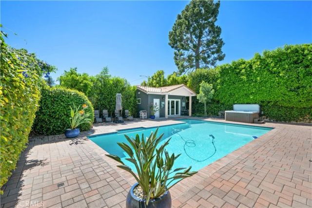 1622 W Oak, Burbank, CA 91506