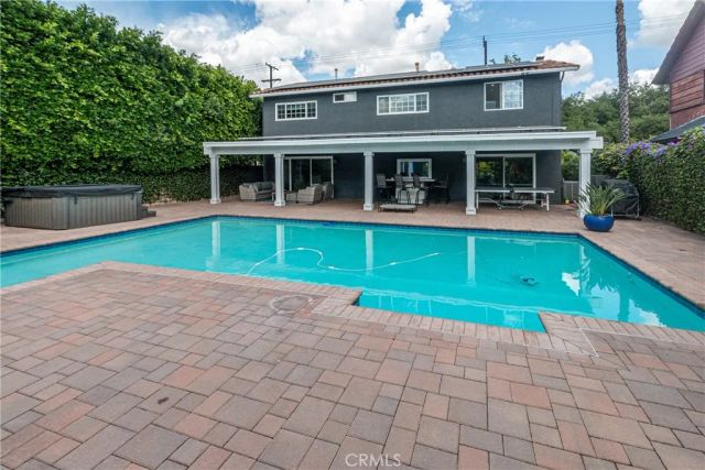 1622 W Oak, Burbank, CA 91506