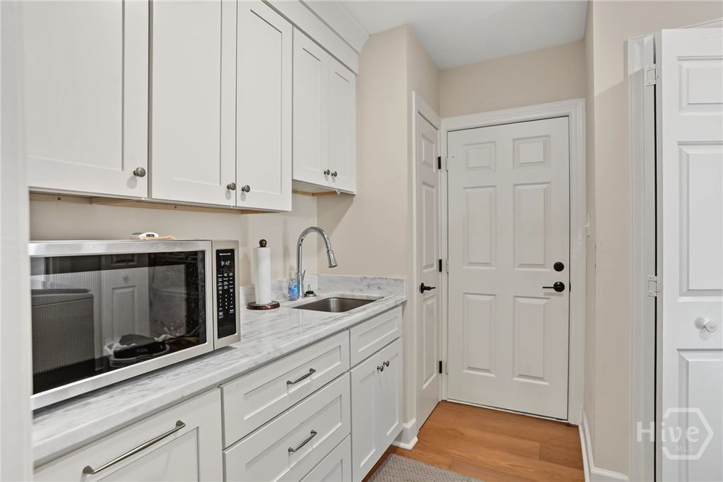 Image 13 of property listing at 4 Halfmoon Court, Savannah, GA 31411