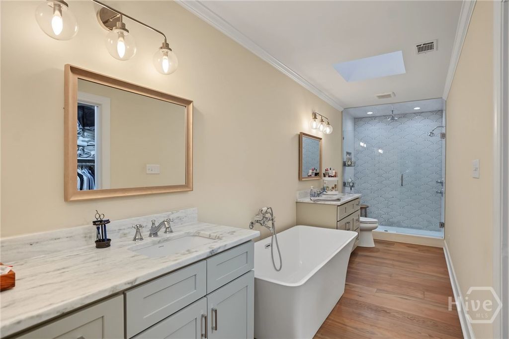 Image 17 of property listing at 4 Halfmoon Court, Savannah, GA 31411