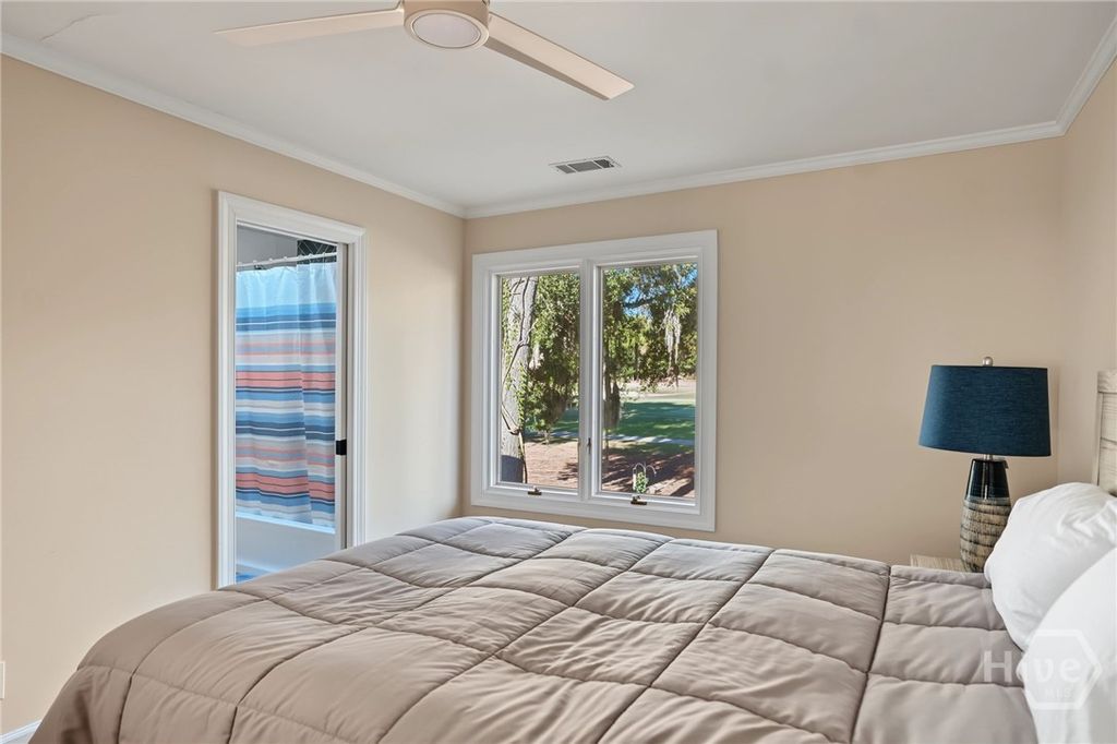 Image 19 of property listing at 4 Halfmoon Court, Savannah, GA 31411