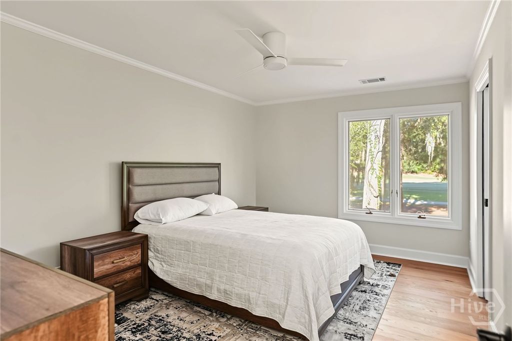Image 21 of property listing at 4 Halfmoon Court, Savannah, GA 31411
