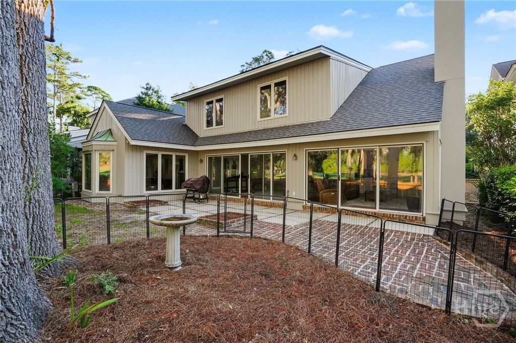 Image 25 of property listing at 4 Halfmoon Court, Savannah, GA 31411