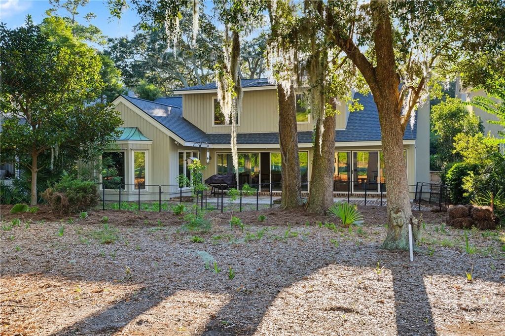 Image 26 of property listing at 4 Halfmoon Court, Savannah, GA 31411