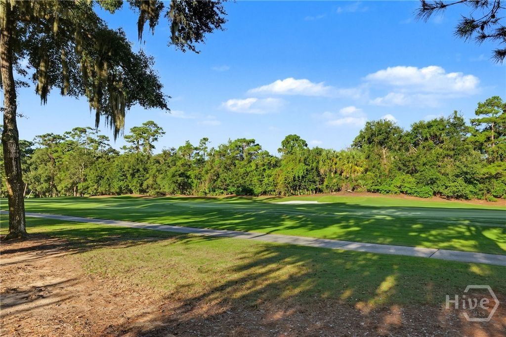 Image 27 of property listing at 4 Halfmoon Court, Savannah, GA 31411