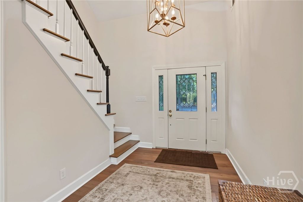 Image 3 of property listing at 4 Halfmoon Court, Savannah, GA 31411