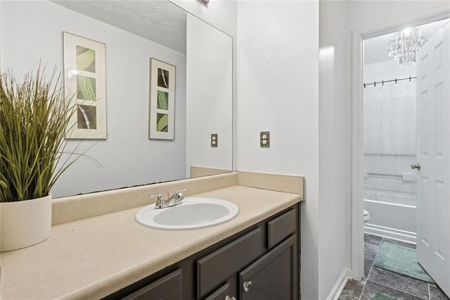 856 Haydens Ridge, Ellenwood, GA 30294