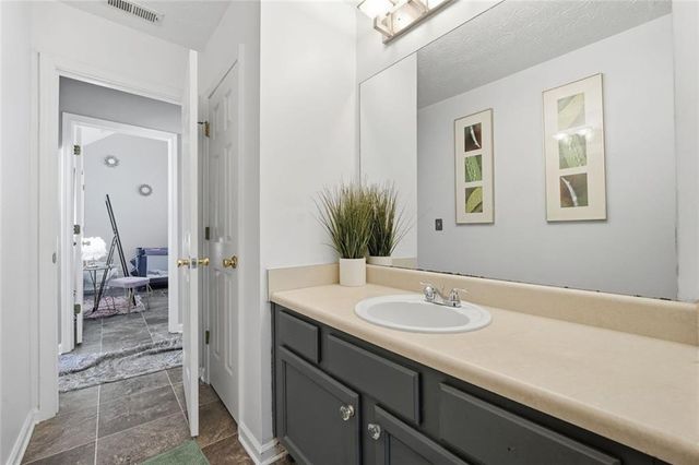 856 Haydens Ridge, Ellenwood, GA 30294