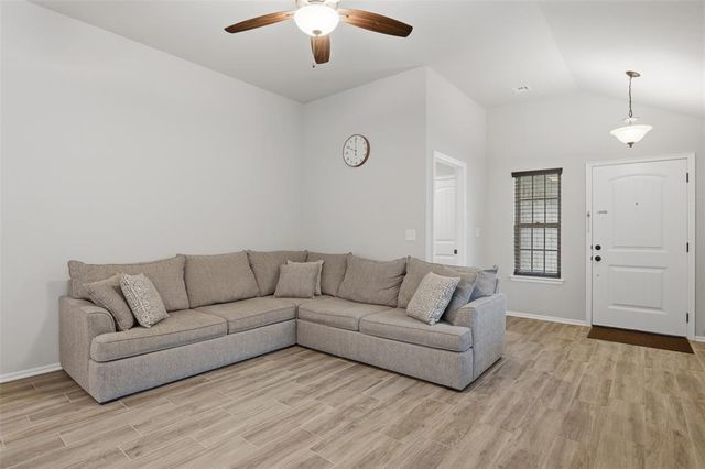 11633 SW 12th Street, Yukon, OK 73099