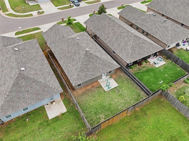 11633 SW 12th Street, Yukon, OK 73099