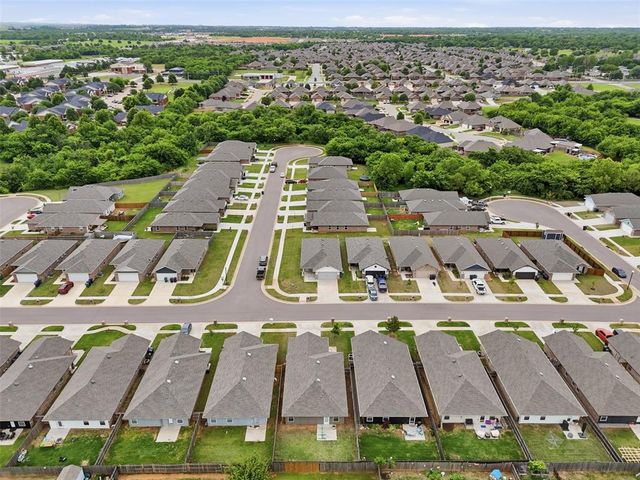 11633 SW 12th Street, Yukon, OK 73099