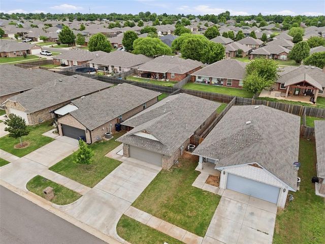 11633 SW 12th Street, Yukon, OK 73099