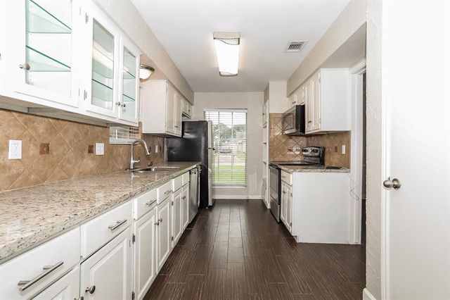 12815 Westleigh Drive, Houston, TX 77077