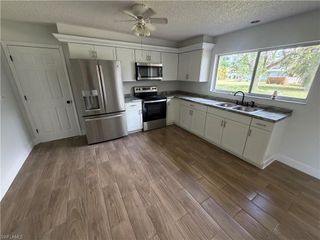 937 52nd ST, Cape Coral, FL 33914