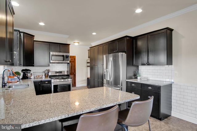 20 BELLA TERRA DR, Shermans Dale, PA 17090